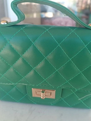 Quilted green handbag like new with chain strap