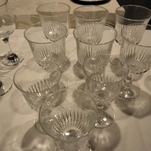 Ribbed vintage stemmed glasses like new, set of 9 (6 large + 3 smaller)