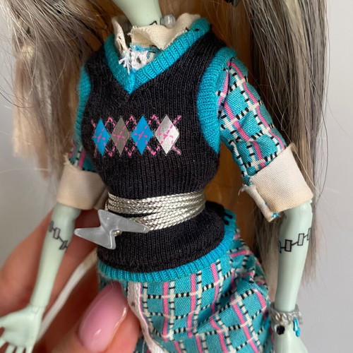 Monster High School's Out Frankie Stein doll 2011 used