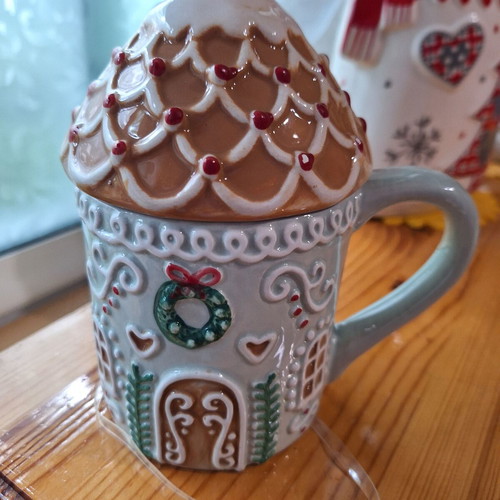 Ceramic cup with house-shaped lid new decorative