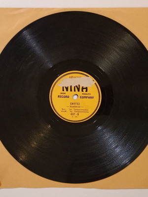 NIVA 78 rpm gramophone record 637 A&B used with Kapetan Manolis & Efyges