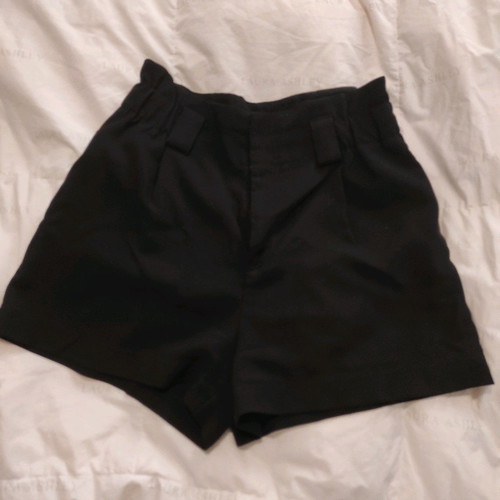 Shorts used high-waisted with elastic size large