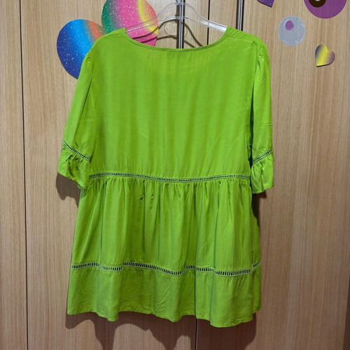 Green blouse like new, size M