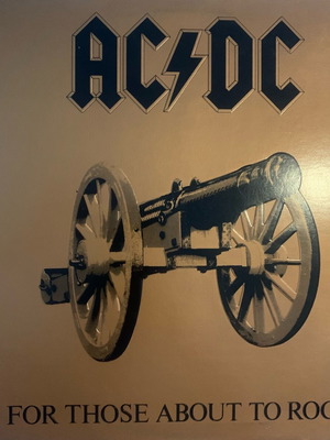 AC/DC ЗА ТЕЗИ, КОИТО СЕ ПРИГОТВЯТ ДА РОКНАТ, НИЕ ВИ ПОЧИТАМЕ