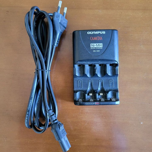 Olympus Camedia BU-400 Ni-MH charger like new for AA and AAA batteries