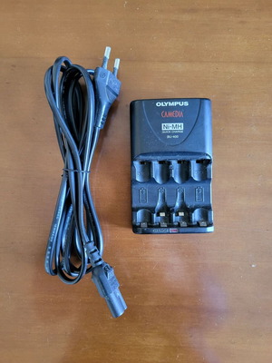 Ταχυφορτιστής Olympus Camedia BU-400 Ni-MH σαν καινούργιο για μπαταρίες AA και AAA