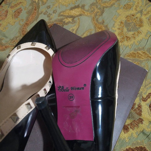 Patent leather pumps used size 39, 11 cm heel, black