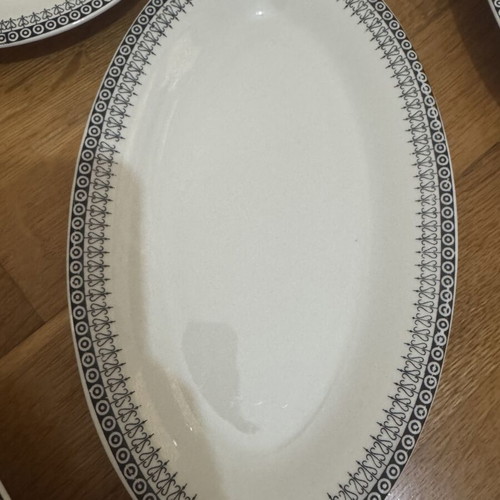 Candia vintage porcelain dinnerware set used, 32 pieces