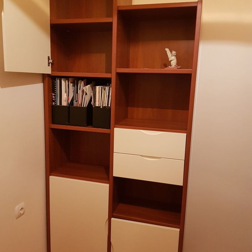 Neoset bookshelf like new with cabinets and shelves
