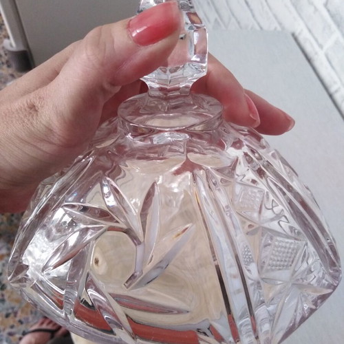 Vintage crystal bonbonniere with lid and three decorative feet