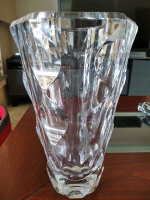 Crystal vase used, 22 cm height, 3 kg weight