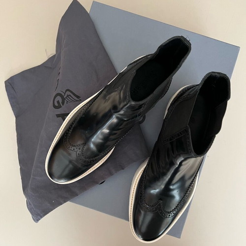 Hogan Chelsea brogue boots used, black with white chunky sole, size 37.5