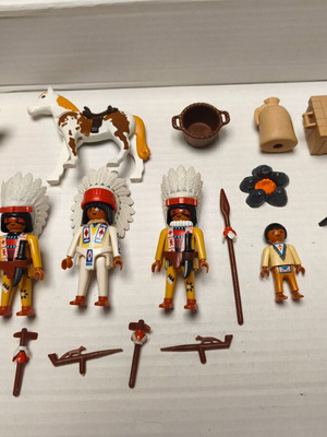 Playmobil Indians set with 3 figures, child, horse and accessories like new