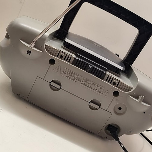 Philips AZ1310 Boombox portable radio used, digital tuner only