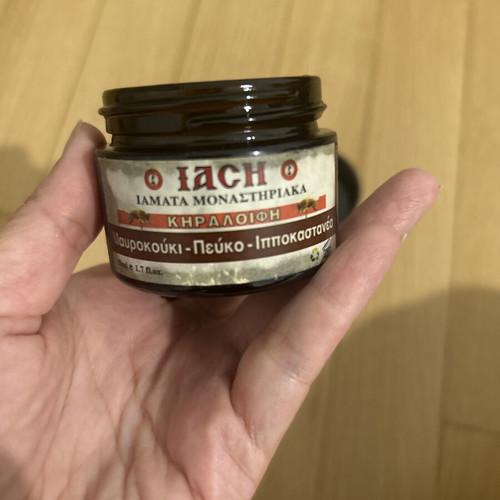 Wax ointment for varicose veins used with minimal content