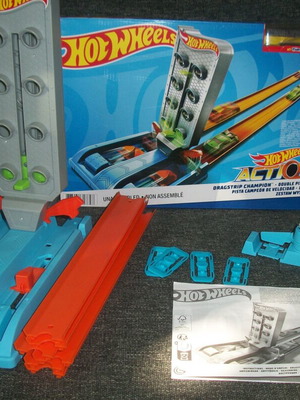 Hot Wheels Dragstrip Champion Playset like new with box