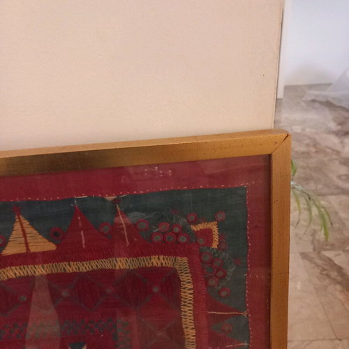 Handmade wall rug in frame like new, 91x91