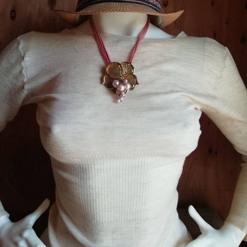 Steel necklace gold flower pendant with synthetic pink pearls 9 cords new