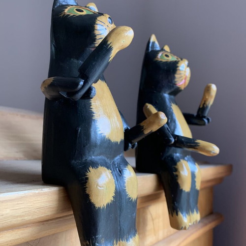 Wooden sitting cats with movable arms, new