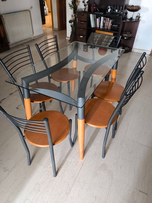 Glass dining set like new with 6 chairs