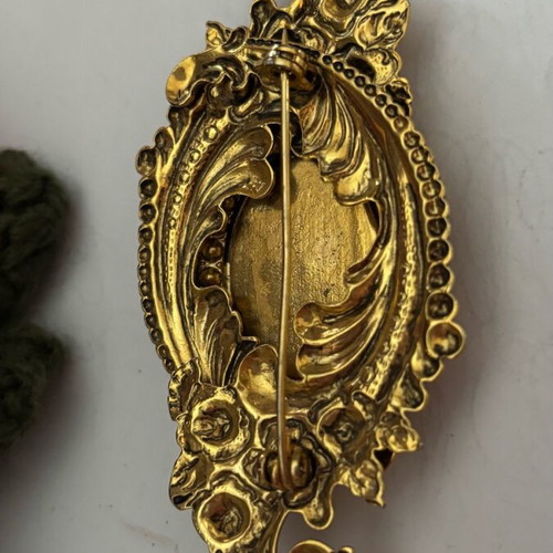 Vintage pin new