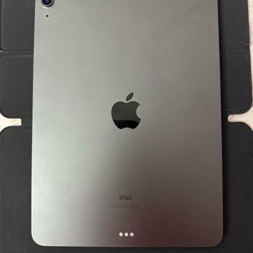 iPad Air 4th generation 64GB like new with Apple Pencil 2nd generation and magnetic case