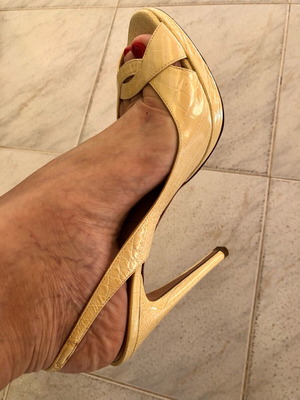 Γυναικείες γόβες Casadei slingback croc υφή νούμερο 40 μεταχειρισμένες, cream κιτρινωπές