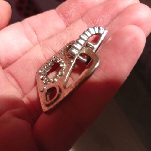 Pendant used with small diamonds and beautiful details silver