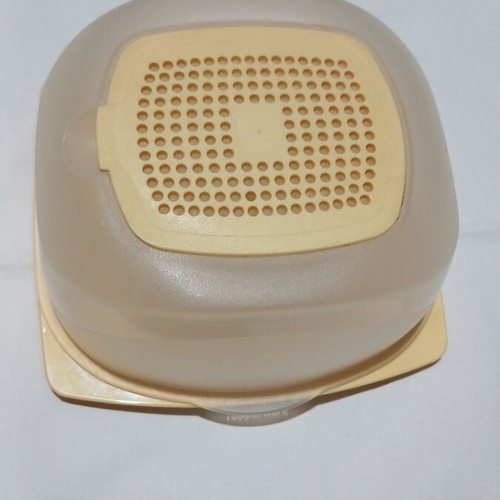 Tupperware CheeSmart Small Cheese Container like new with CondensControl filter