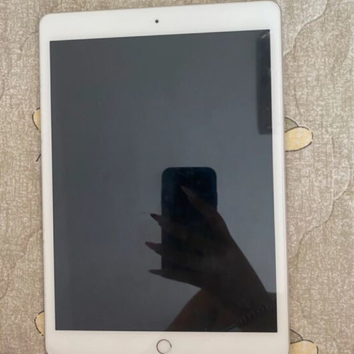 iPad 10.2 like new, lightly used
