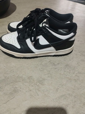 Nike Dunk athletic shoes used, size 37.5, black and white