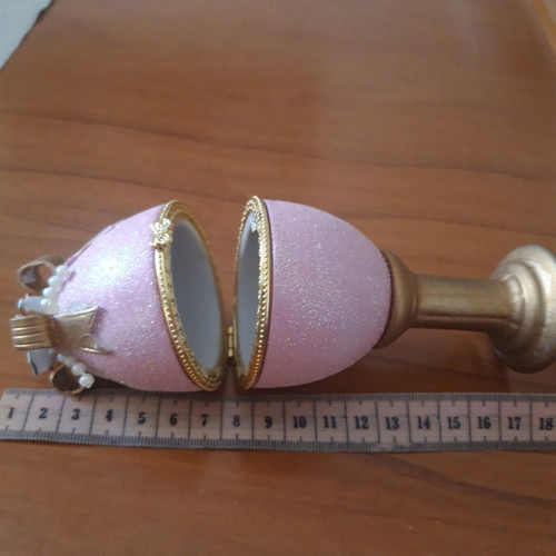 Decorative egg with roses like new