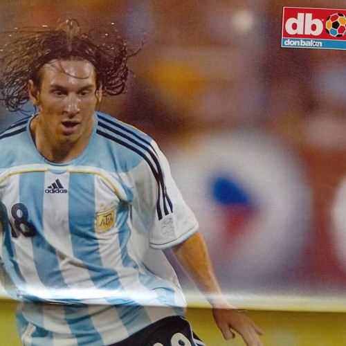Don Balon magazine like new with Messi poster