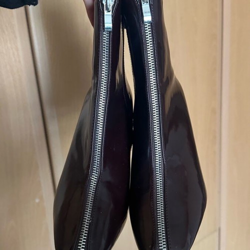 Burgundy ankle boots size 39 like new with impressive heel and zipper