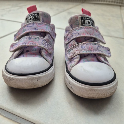 Converse All Star Rave Lilac Shoes with Hearts and Velcro Closure like new