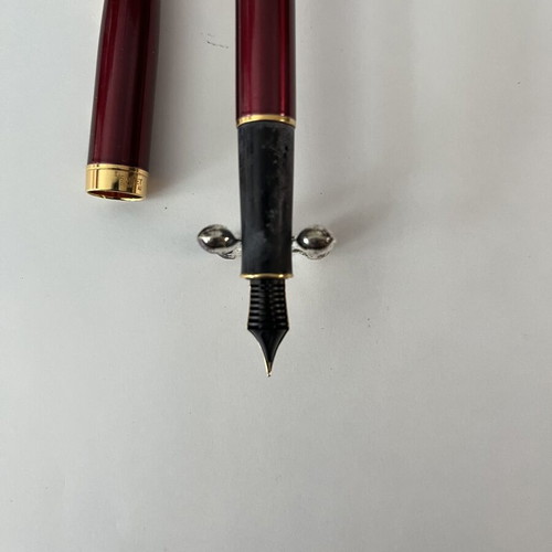 Parker Sonnet pen with gold nib used, needs ink cartridge