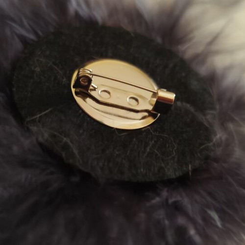 Women's brooch with dark gray feathers new