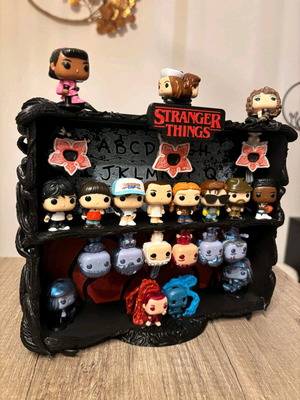 Stranger Things ράφι συλλεκτικών φιγούρων καινούργιο