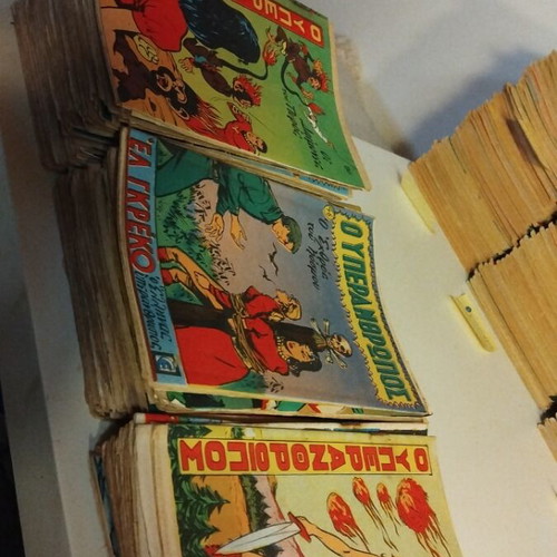 O Yperanthropos comic collection used, 82 issues from 1951