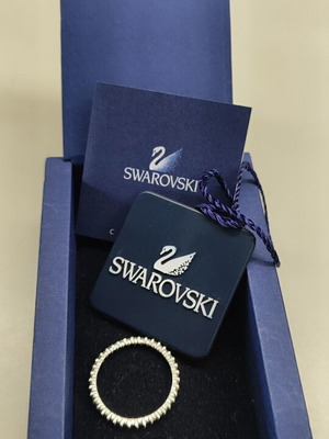 Swarovski ring new 925 silver plated with bright zircons