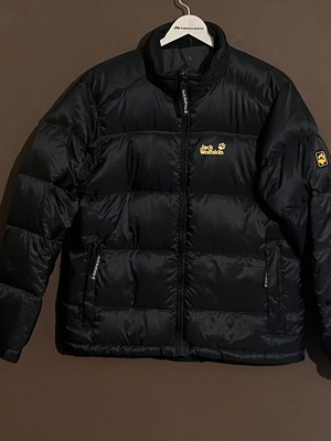 Jack Wolfskin puffer jacket men’s size small like new, black