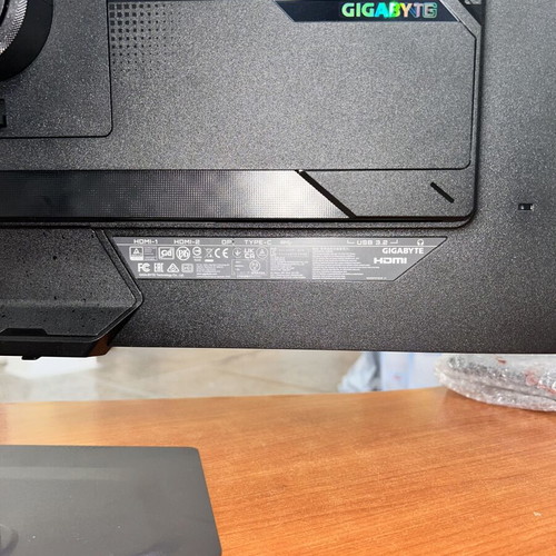 Gigabyte Monitor 27” 4K 320Hz New with HDMI 8K Cable
