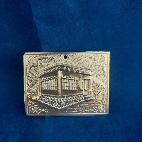 Metal votive new in excellent condition
