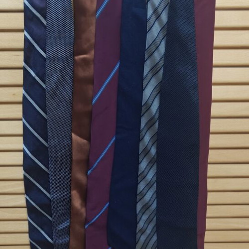 Collection of 8 men's ties with classic colors and patterns