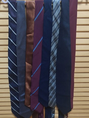 Collection of 8 men's ties with classic colors and patterns