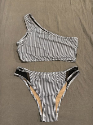 SunsetGo One Shoulder Black and White Bikini Like New
