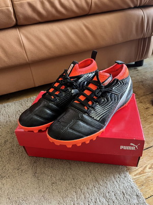 Puma One 18.3 TT turf trainer shoes new, size 39, black-red