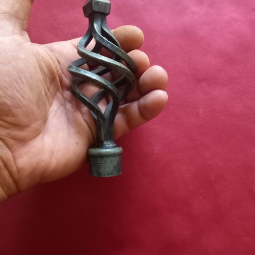 Metal finial