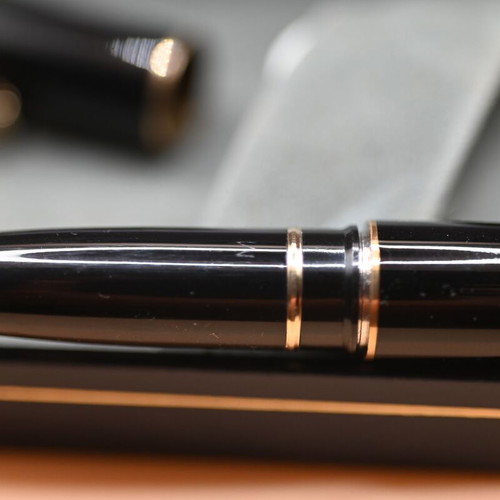 Sheaffer TARGA 1022 Fountain Pen 18k Medium Nib new