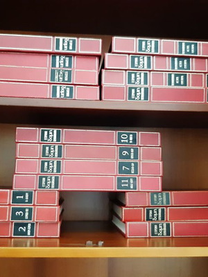 Encyclopedias like new, set of 4 in excellent condition